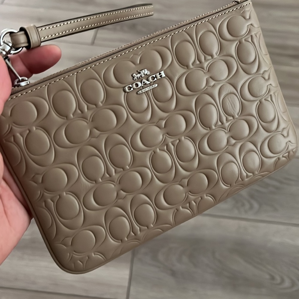 Coach large Wristlet In Signature Leather